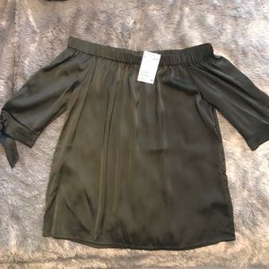 Off the shoulder blouse by HM 🚨